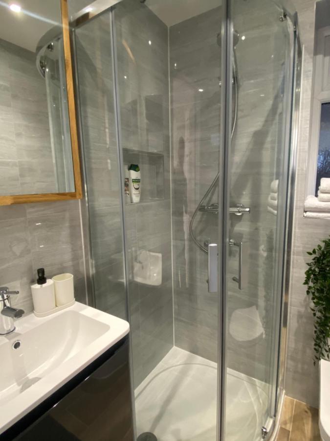 Lovely And Modern Studio Apartment. Borehamwood Exterior photo