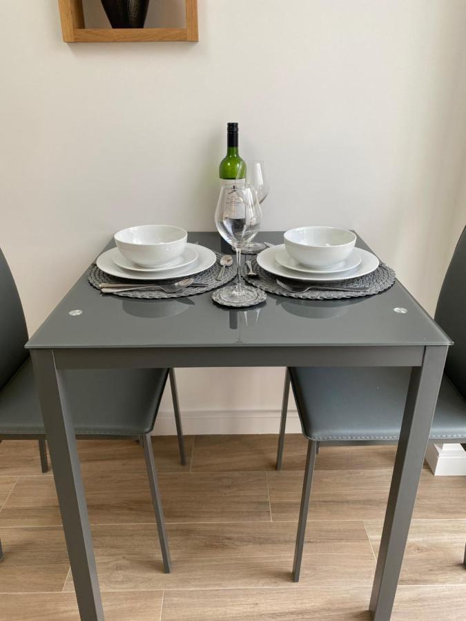Lovely And Modern Studio Apartment. Borehamwood Exterior photo