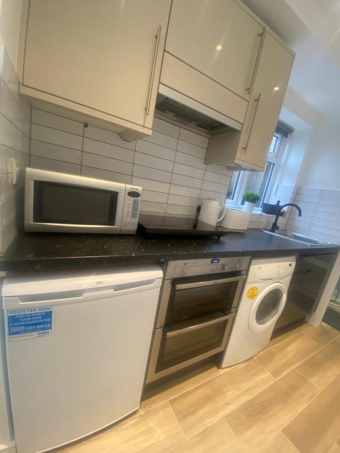 Lovely And Modern Studio Apartment. Borehamwood Exterior photo